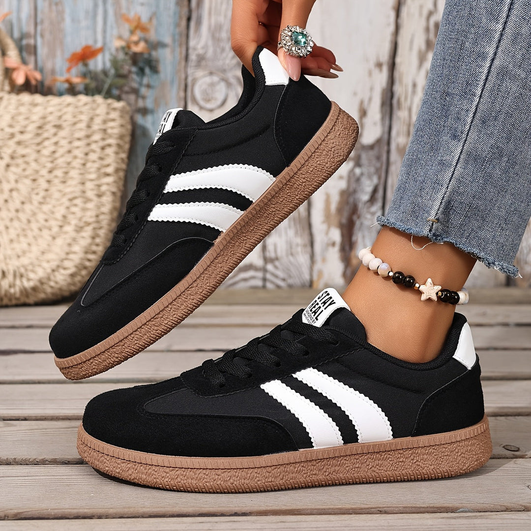 Lena | Classic Lace-Up Sneakers