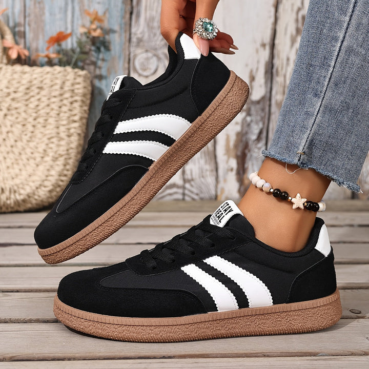 Lena | Classic Lace-Up Sneakers