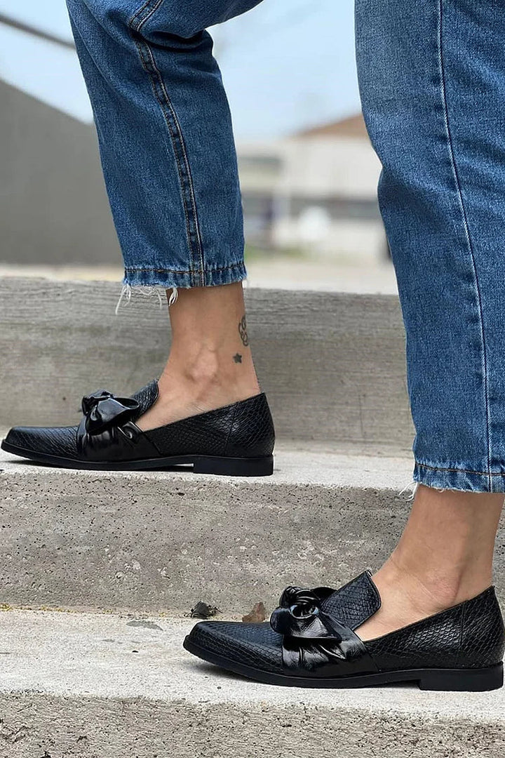 Casey | Elegant Shiny Bow Black Loafer