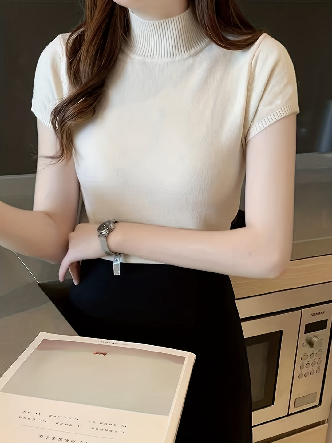 Della | Refined Mock-Neck Top