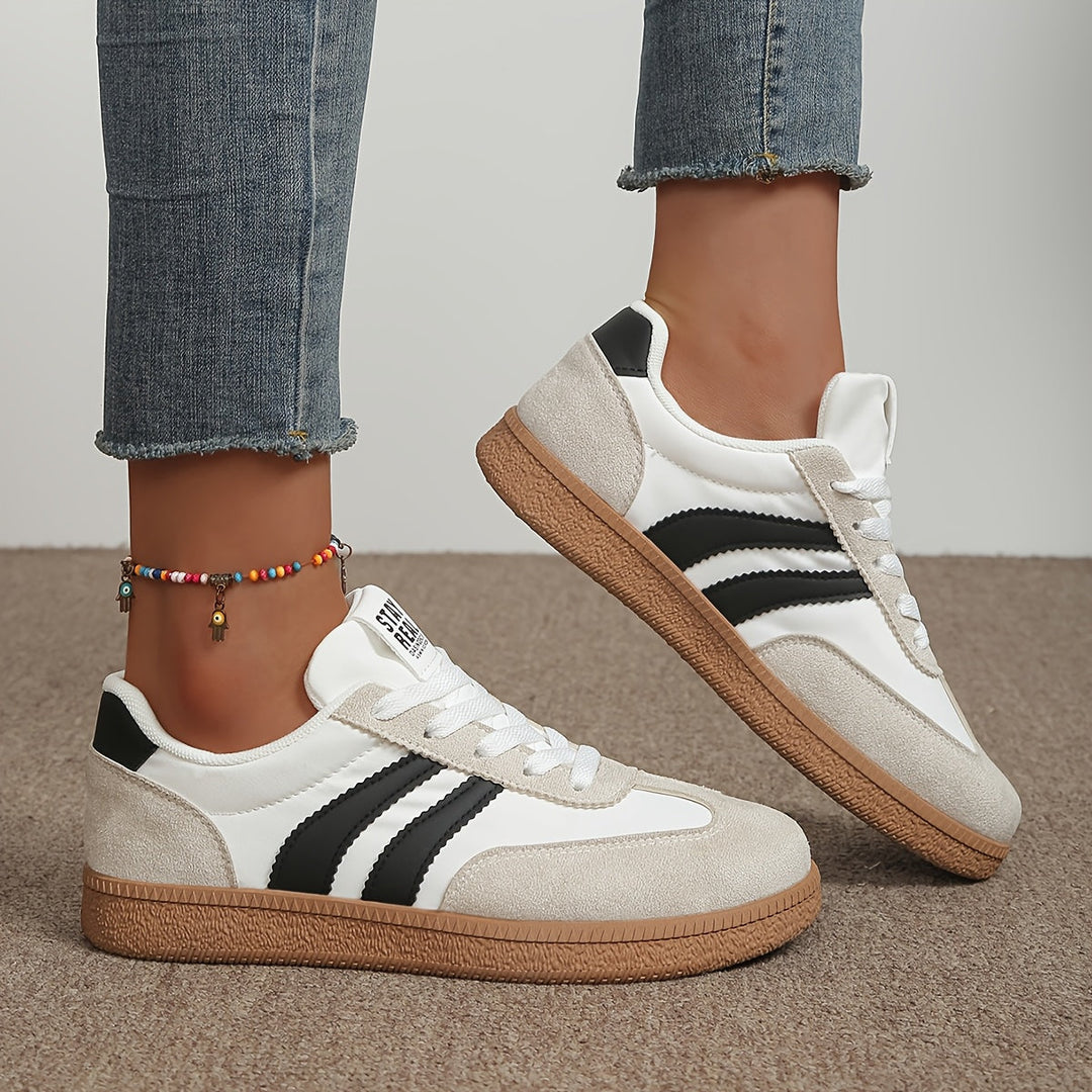 Lena | Classic Lace-Up Sneakers