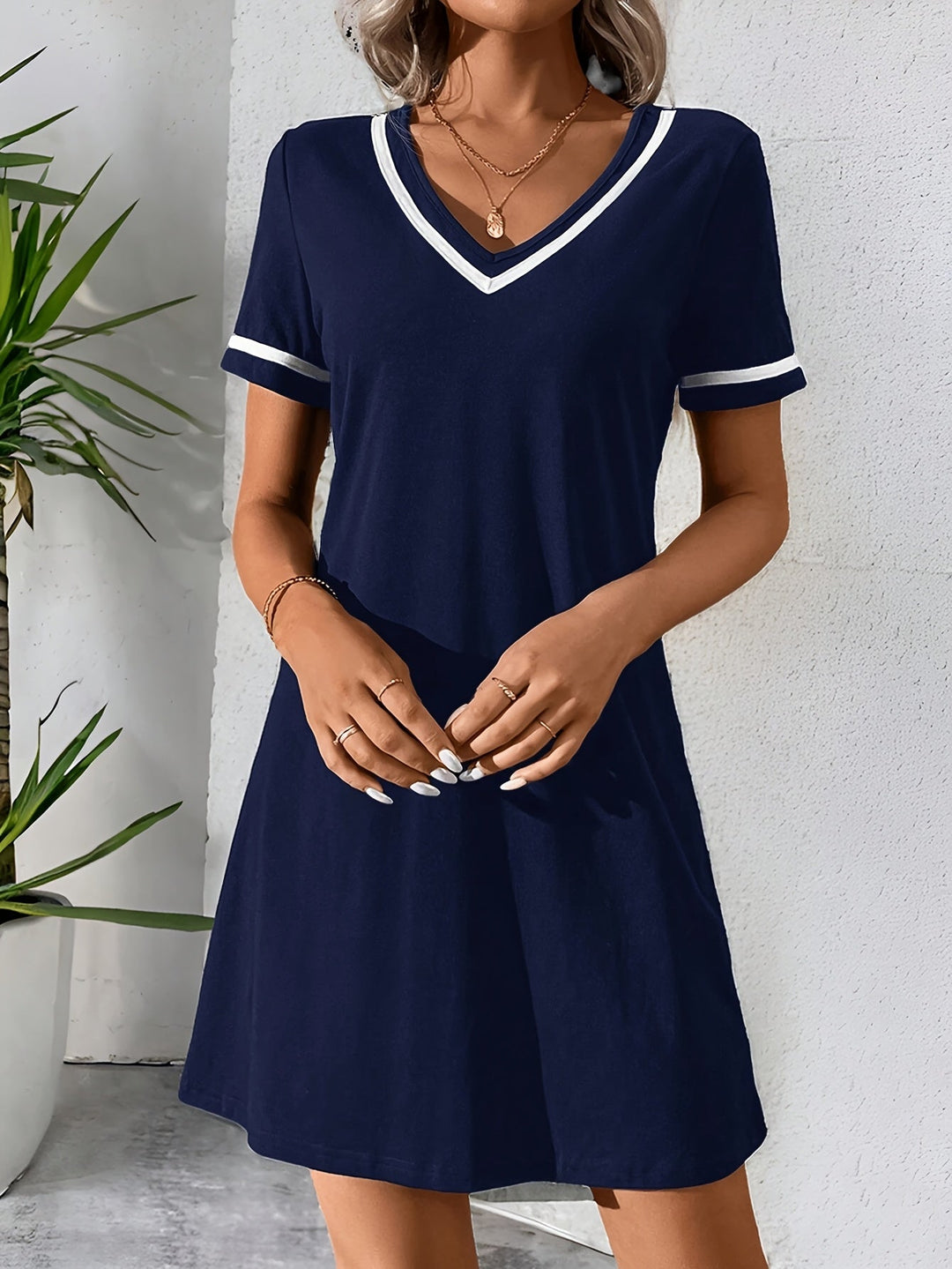 Corinne | V-Neck colour-Block Shift Dress