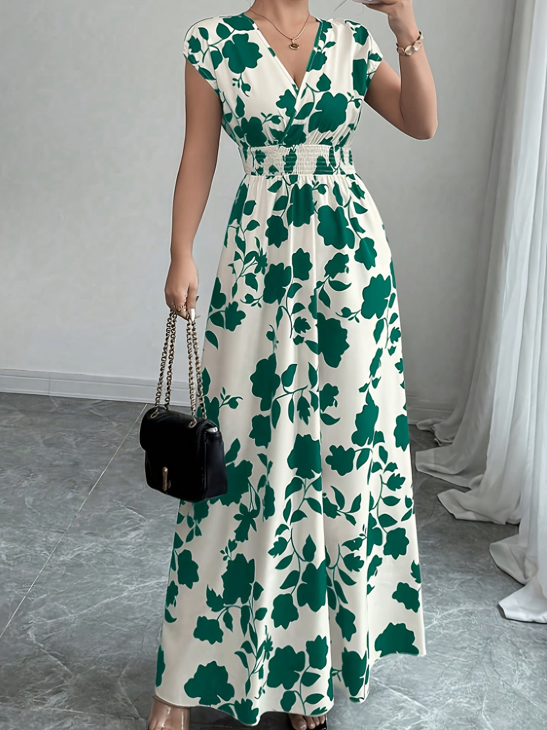 Delilah | Flowing Floral Maxi Dress