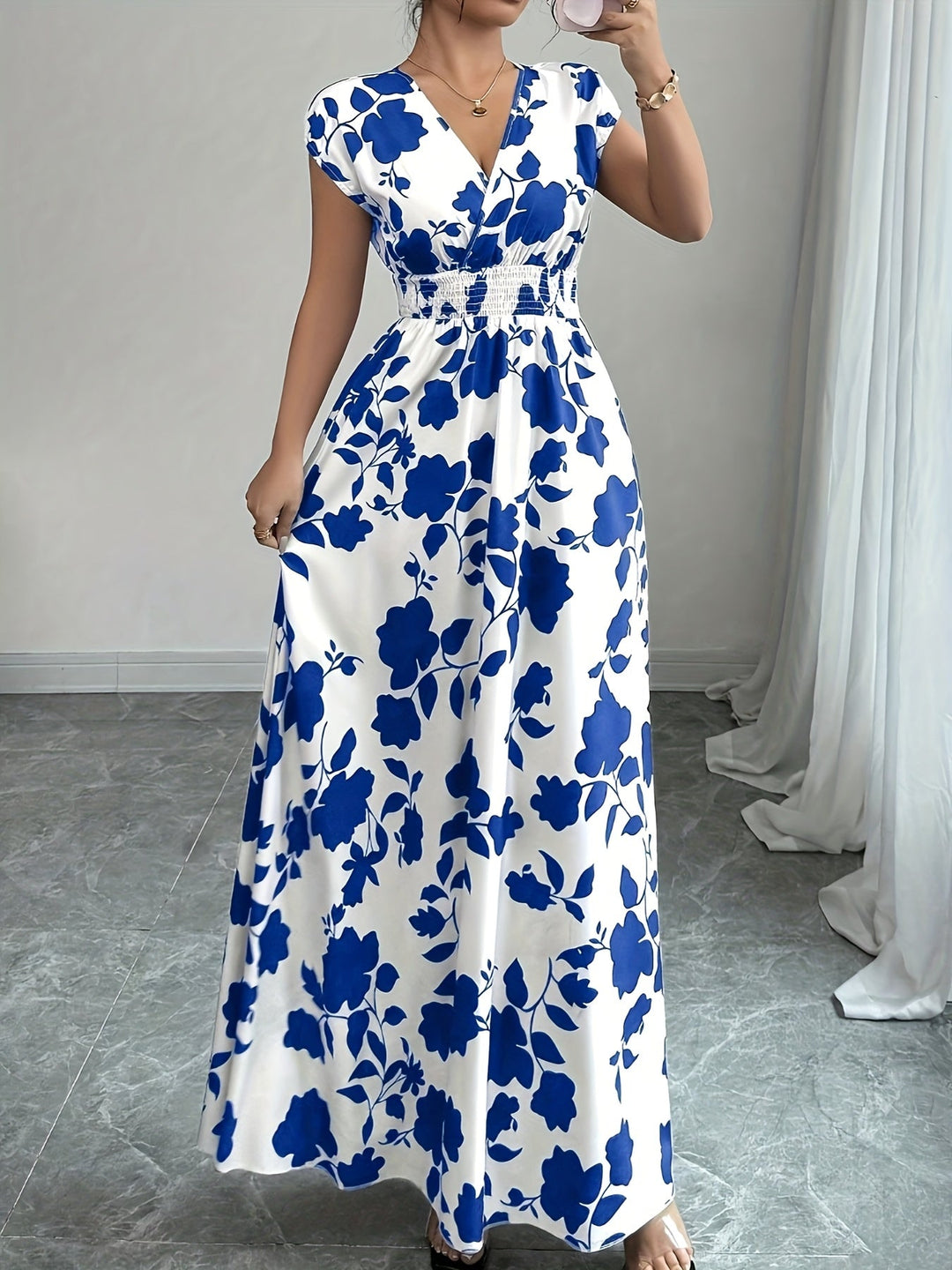 Delilah | Flowing Floral Maxi Dress