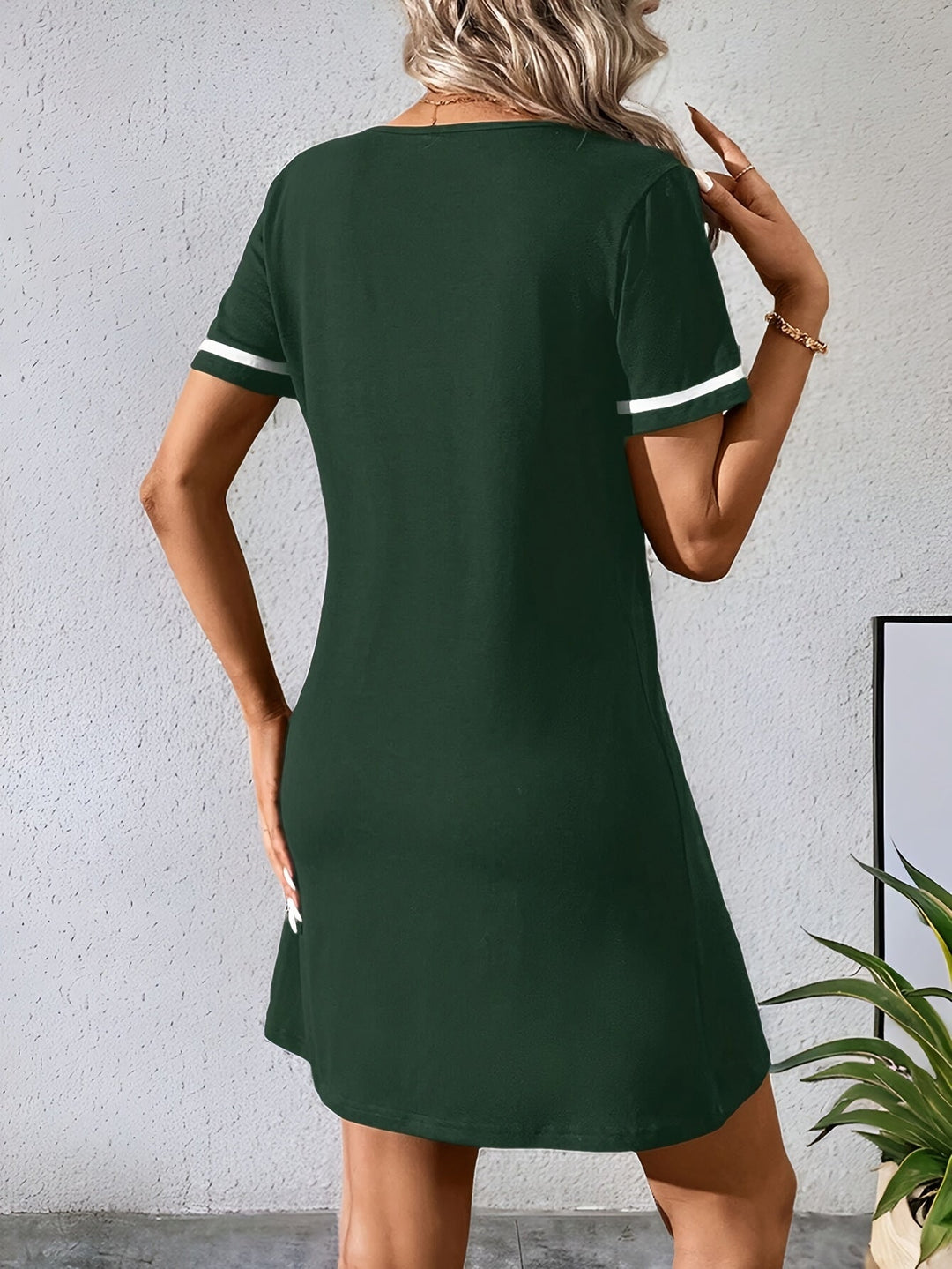 Corinne | V-Neck colour-Block Shift Dress
