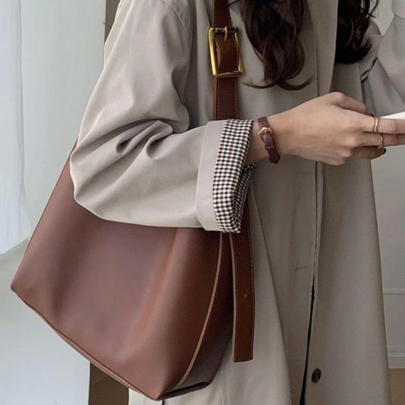 Ellaiza | Classic Buckle Shoulder Bag