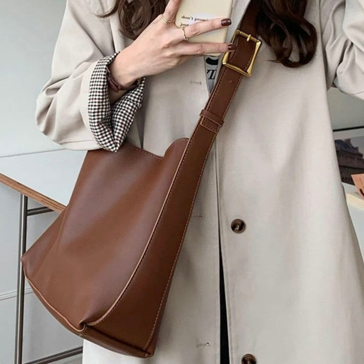 Ellaiza | Classic Buckle Shoulder Bag