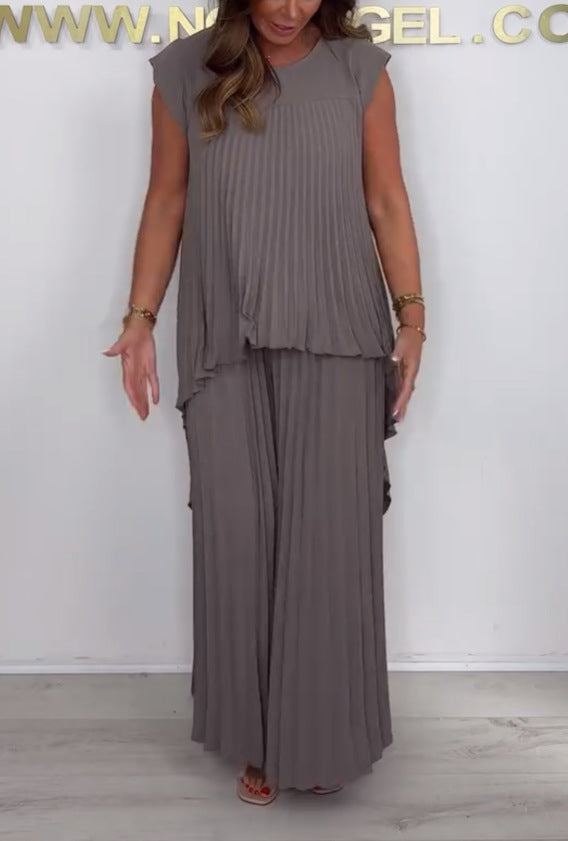 Aveline | Sophisticated Short Sleeve Wide Set