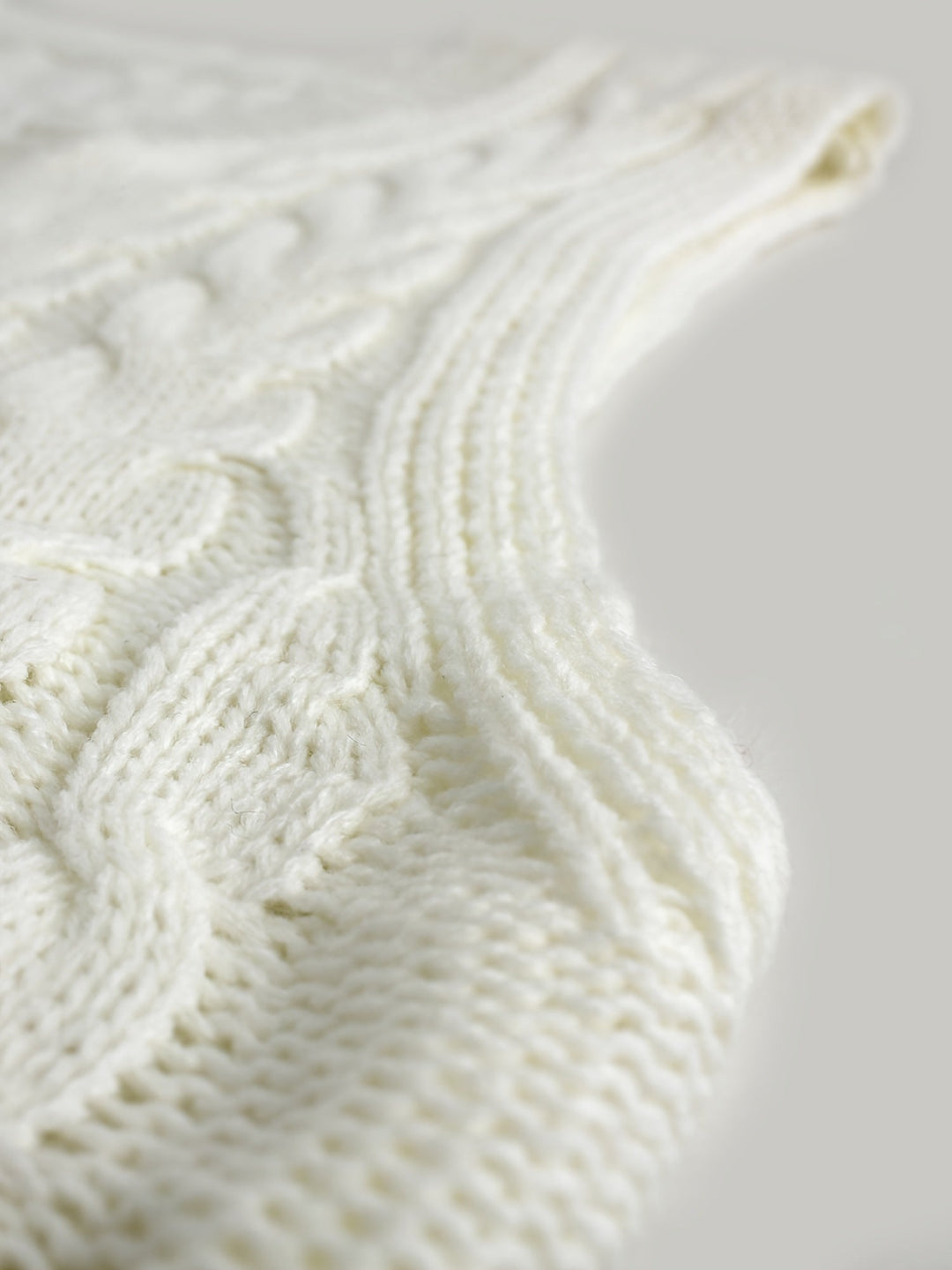 Cora | Cozy Cable-Knit V-Neck Jumper Vest