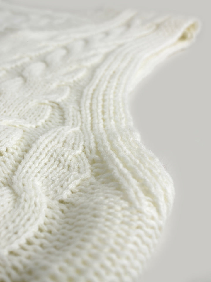 Cora | Cozy Cable-Knit V-Neck Jumper Vest