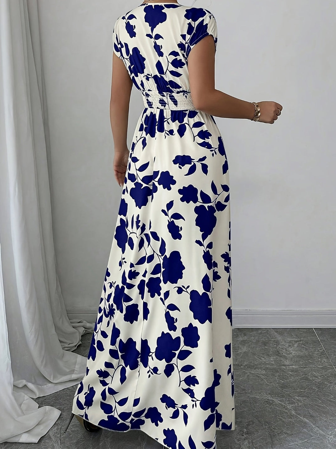 Delilah | Flowing Floral Maxi Dress