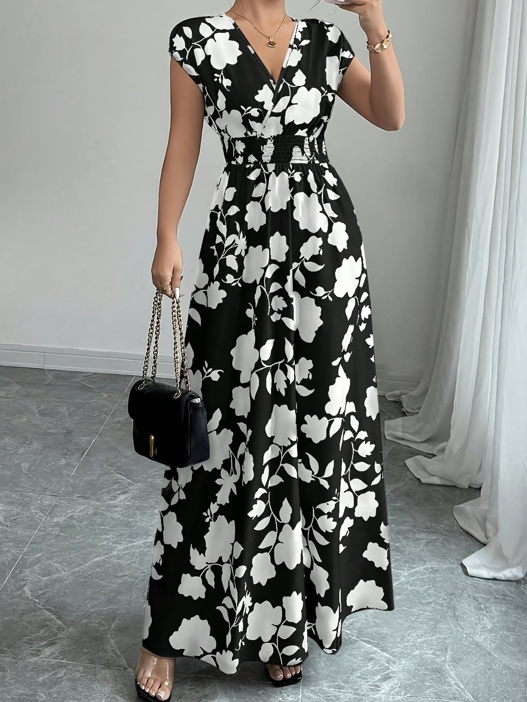 Delilah | Flowing Floral Maxi Dress