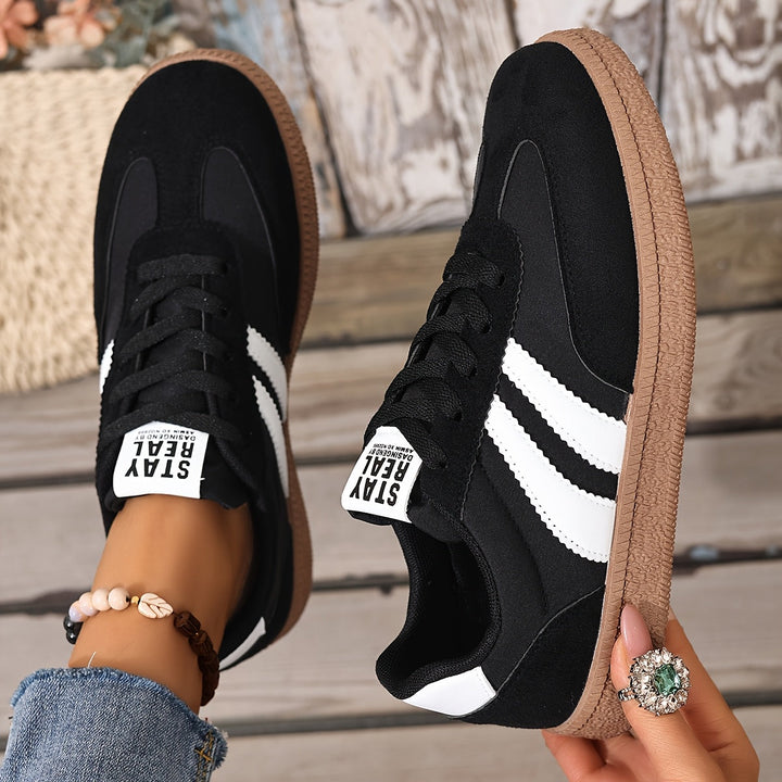 Lena | Classic Lace-Up Sneakers