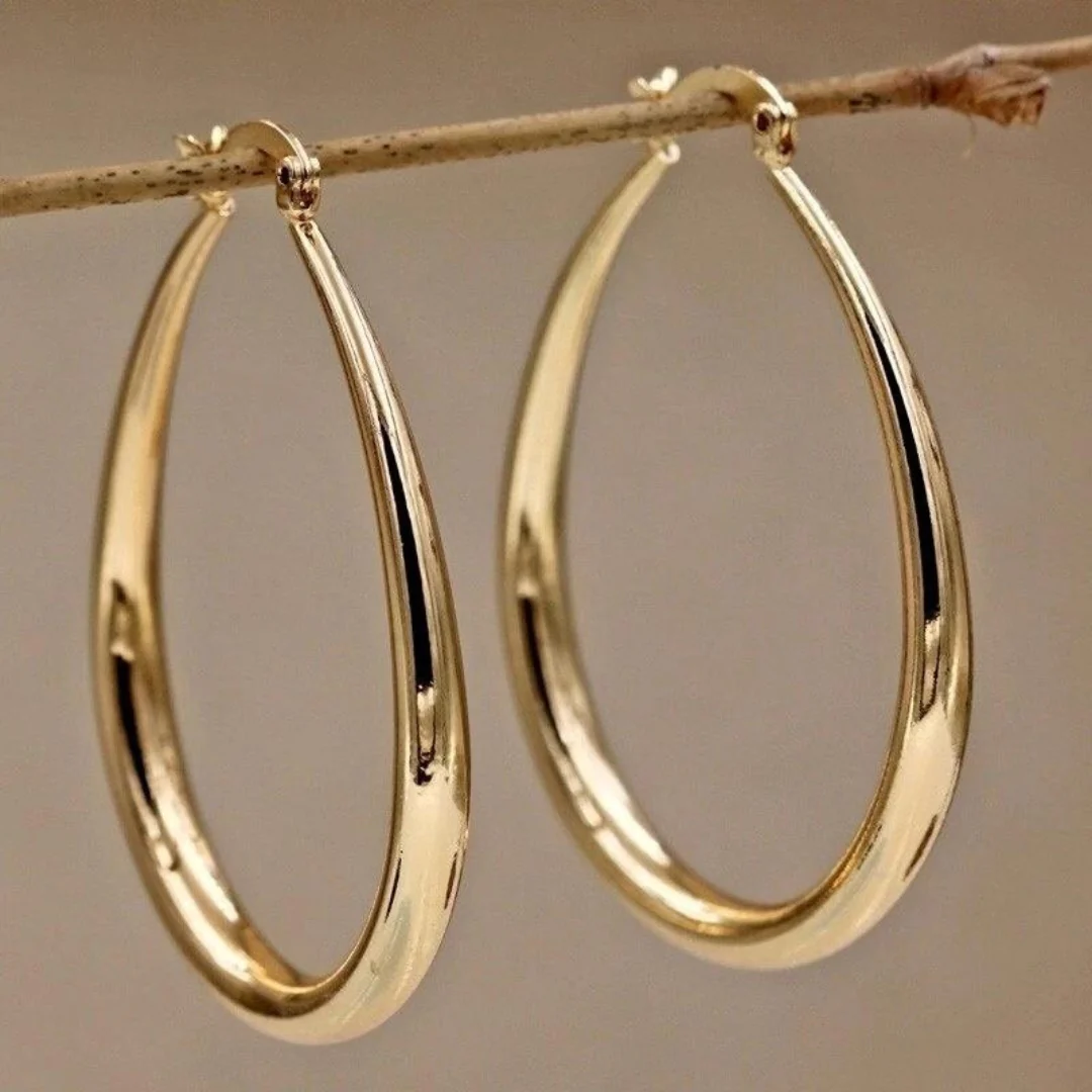 Loretta | Sophisticated Gold Round Earrings
