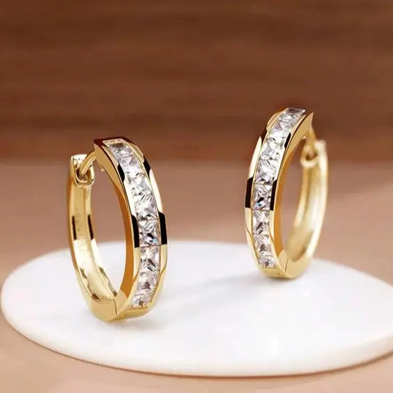 Yvonne | Elegant Gold and Crystal Round Earrings